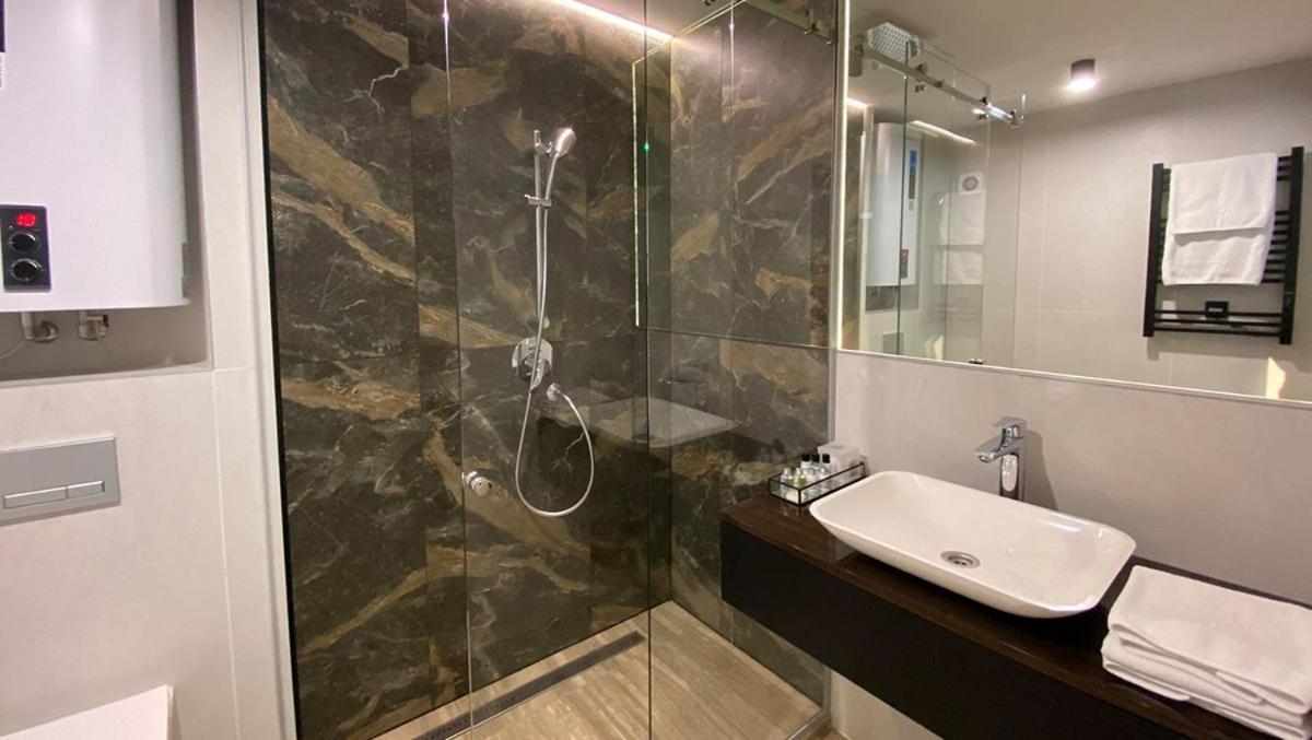 Hotel Optima Collection Kamianske Extérieur photo