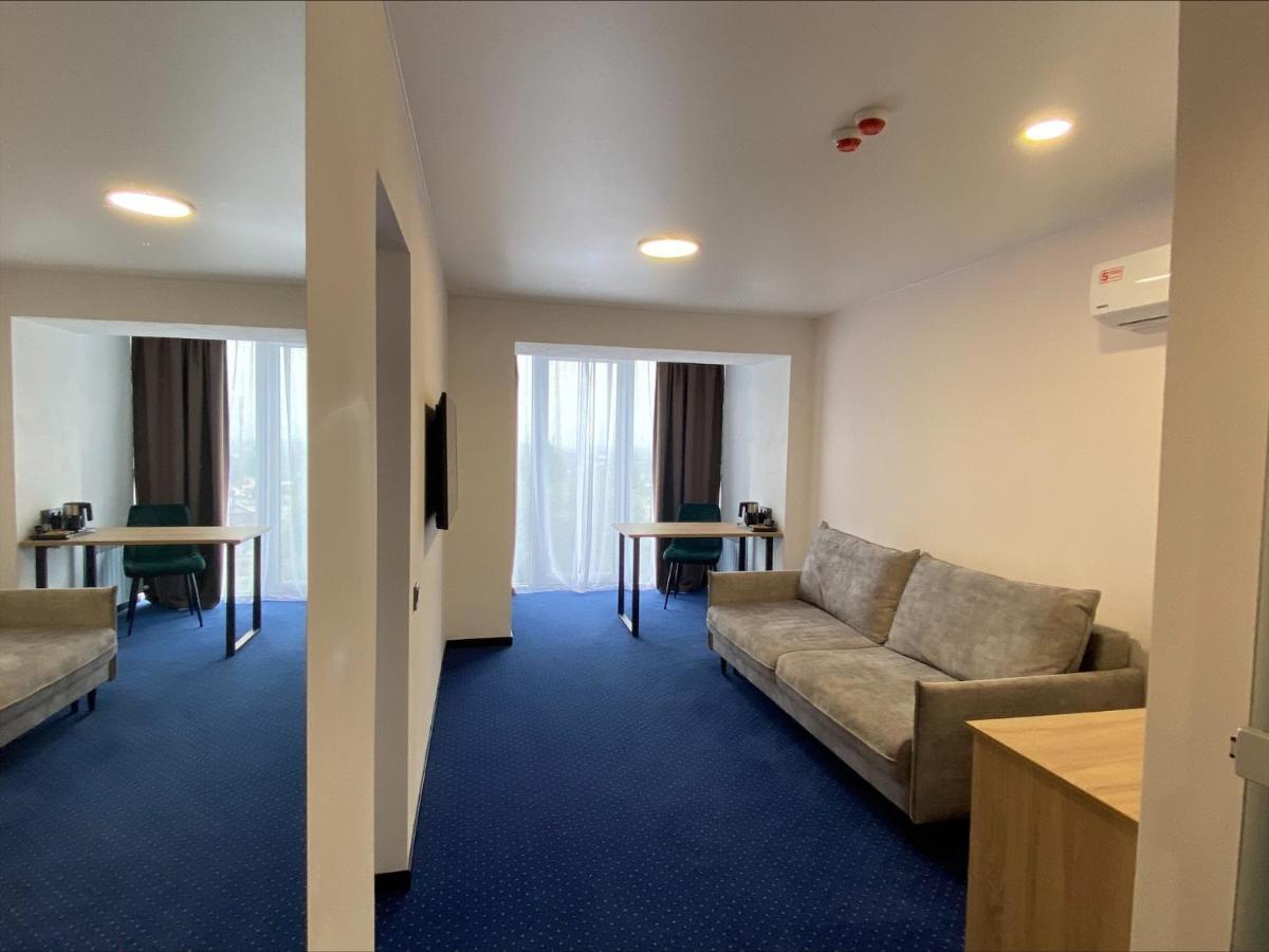 Hotel Optima Collection Kamianske Extérieur photo